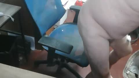 Snapshot of woodworker6473 chatting on 04-14-26, 12:05 woodworker6473 online show from 04-14-26, 12:05