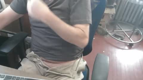 Snapshot of woodworker6473 chatting on 04-14-26, 01:39 woodworker6473 online show from 04-14-26, 01:39