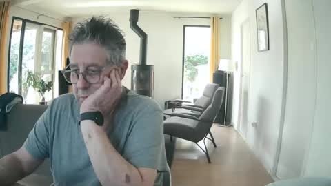 woodwurm and Snoeske online show from 02-26-25, 01:41