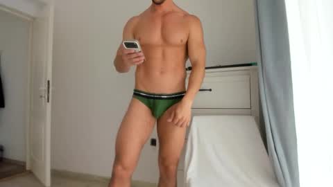 Snapshot of woolfiie chatting on 05-19-26, 08:31 Wolfie online show from 05-19-26, 08:31