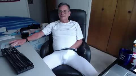 Snapshot of worldlarge chatting on 04-18-26, 01:26 Large one online show from 04-18-26, 01:26