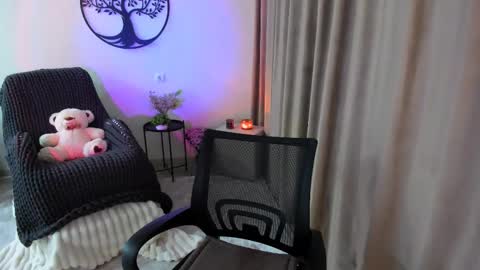 Snapshot of worldofkim chatting on 10-08-25, 03:31 dudetta Kim online show from 10-08-25, 03:31