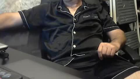 Snapshot of worldpolo1 chatting on 11-04-25, 03:27 Matt online show from 11-04-25, 03:27