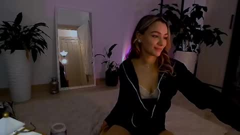 Snapshot of worldsbaby chatting on 02-08-25, 08:21 worldsbaby online show from 02-08-25, 08:21