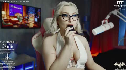 Snapshot of wounded_goddess chatting on 10-28-25, 05:33 Goddess Sophy online show from 10-28-25, 05:33