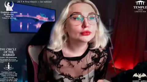 Snapshot of wounded_goddess chatting on 11-15-25, 06:00 Goddess Sophy online show from 11-15-25, 06:00