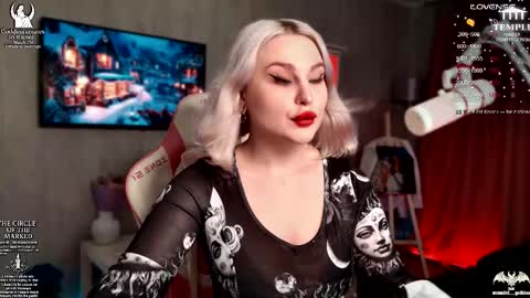 Snapshot of wounded_goddess chatting on 11-19-25, 06:46 Goddess Sophy online show from 11-19-25, 06:46