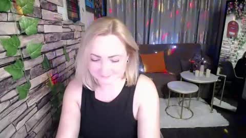 Snapshot of wow_co chatting on 12-05-24, 05:17 wow_co online show from 12-05-24, 05:17