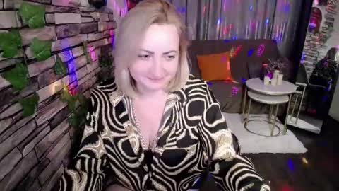 Snapshot of wow_co chatting on 12-06-24, 10:52 wow_co online show from 12-06-24, 10:52