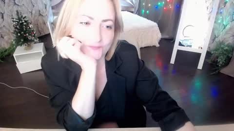 Snapshot of wow_co chatting on 12-19-24, 04:13 wow_co online show from 12-19-24, 04:13