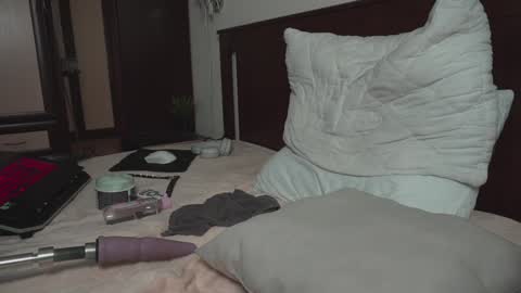 Snapshot of wow_yammy3 chatting on 01-12-25, 01:42 Pavel online show from 01-12-25, 01:42