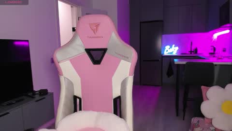 Emi online show from 11-26-25, 04:08