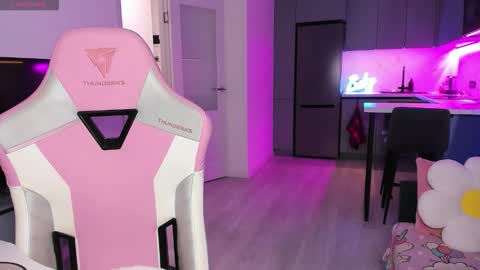 Emi online show from 12-17-25, 04:02