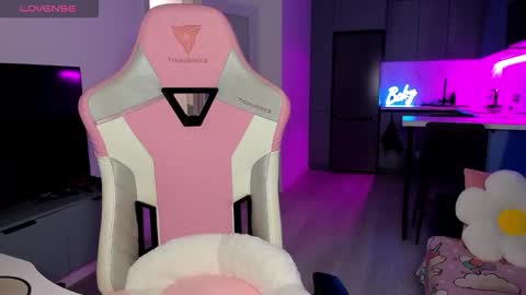 Emi online show from 01-12-26, 06:02