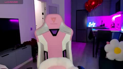 Emi online show from 02-18-26, 04:08