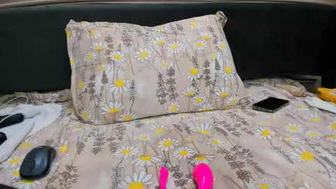              online show from 02-15-25, 06:33