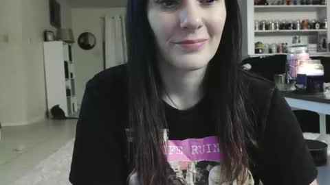 Snapshot of wrenleigh chatting on 01-08-25, 09:21 Crystal Lake online show from 01-08-25, 09:21