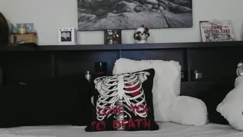 Snapshot of wrenleigh chatting on 01-20-25, 05:37 Crystal Lake online show from 01-20-25, 05:37