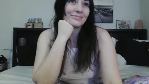 Snapshot of wrenleigh chatting on 02-07-25, 09:37 Crystal Lake online show from 02-07-25, 09:37