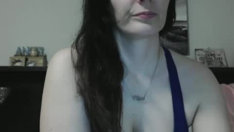 Snapshot of wrenleigh chatting on 02-14-25, 06:45 Crystal Lake online show from 02-14-25, 06:45