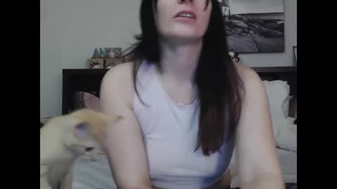 Snapshot of wrenleigh chatting on 02-23-25, 10:28 Crystal Lake online show from 02-23-25, 10:28