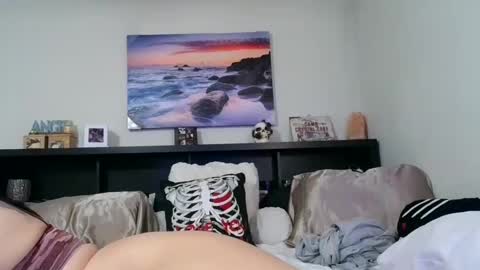 Snapshot of wrenleigh chatting on 09-18-25, 04:36 Crystal Lake online show from 09-18-25, 04:36