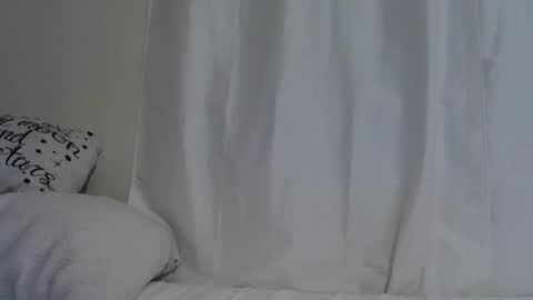 Snapshot of wrenleigh chatting on 10-19-25, 11:27 Crystal Lake online show from 10-19-25, 11:27