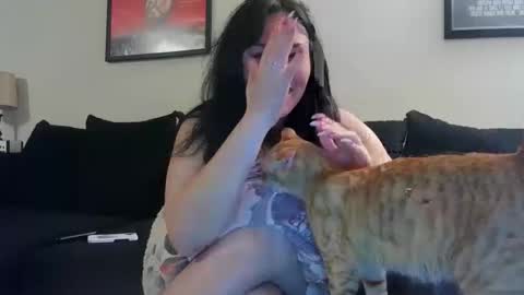 Snapshot of wrenleigh chatting on 10-23-25, 04:45 Crystal Lake online show from 10-23-25, 04:45