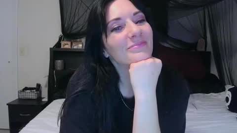 Snapshot of wrenleigh chatting on 05-02-26, 04:50 Crystal Lake online show from 05-02-26, 04:50