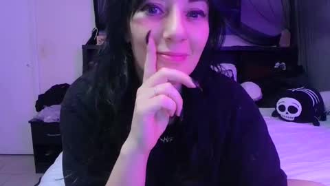 Snapshot of wrenleigh chatting on 05-05-26, 05:26 Crystal Lake online show from 05-05-26, 05:26