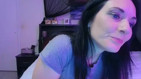 Snapshot of wrenleigh chatting on 05-09-26, 03:23 Crystal Lake online show from 05-09-26, 03:23