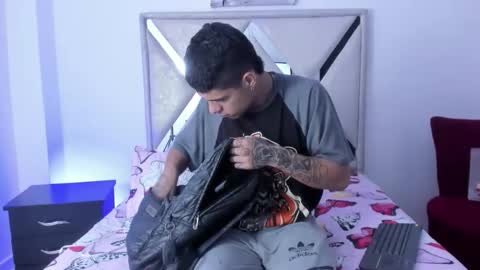 wyatt online show from 11-25-25, 12:05