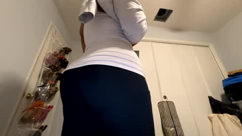 Snapshot of wynterheat chatting on 01-16-25, 12:53 Wynter Heat online show from 01-16-25, 12:53