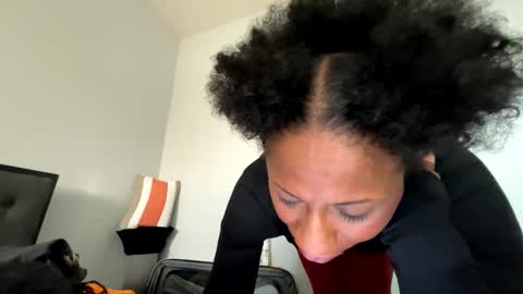 Snapshot of wynterheat chatting on 01-22-25, 12:27 Wynter Heat online show from 01-22-25, 12:27