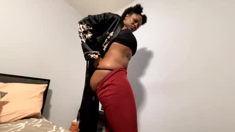 Snapshot of wynterheat chatting on 02-04-25, 12:11 Wynter Heat online show from 02-04-25, 12:11