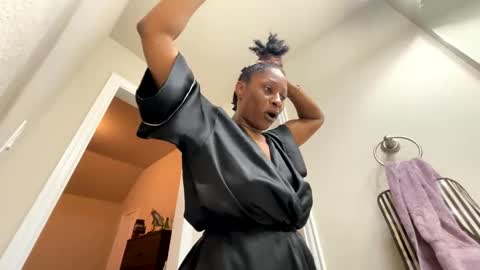 Snapshot of wynterheat chatting on 10-16-25, 07:20 Wynter Heat online show from 10-16-25, 07:20