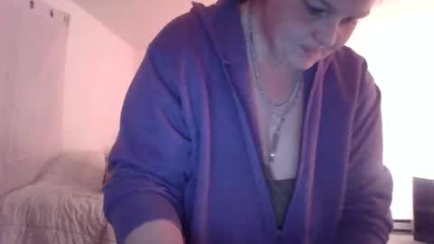 Snapshot of x0_jade chatting on 12-21-25, 11:34 x0_jade online show from 12-21-25, 11:34
