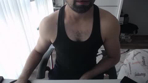 Snapshot of x_____0_____x chatting on 12-05-25, 11:30 Mr. Lonely online show from 12-05-25, 11:30