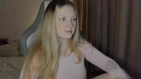 Snapshot of x__ivy_x chatting on 04-23-26, 05:04 eva online show from 04-23-26, 05:04