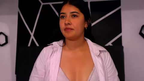 Snapshot of x_adeline_ chatting on 11-04-25, 10:09 Adeline online show from 11-04-25, 10:09