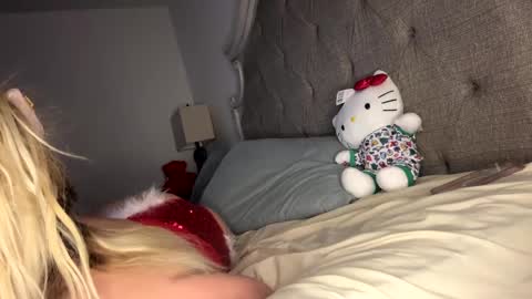 Mariah  online show from 12-27-24, 05:20