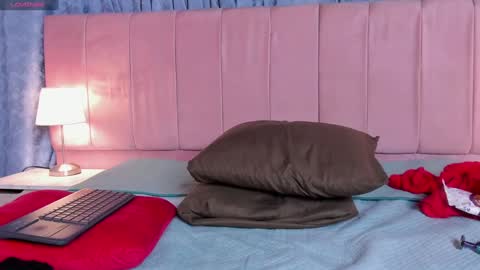 Snapshot of x_milu chatting on 02-08-25, 12:17 x_milu online show from 02-08-25, 12:17