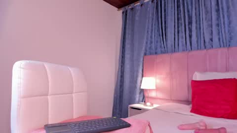 Snapshot of x_milu chatting on 02-14-25, 05:57 x_milu online show from 02-14-25, 05:57