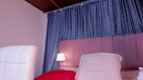 Snapshot of x_milu chatting on 02-17-25, 07:53 x_milu online show from 02-17-25, 07:53