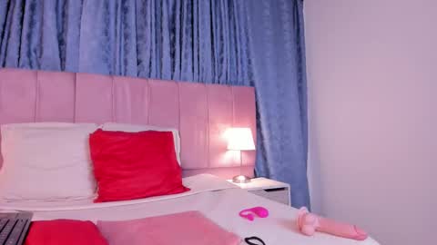 Snapshot of x_milu chatting on 02-20-25, 11:10 x_milu online show from 02-20-25, 11:10