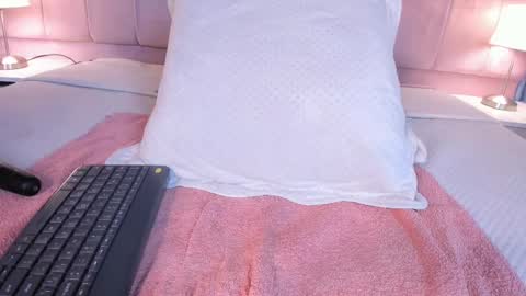 Snapshot of x_milu chatting on 03-08-25, 10:02 x_milu online show from 03-08-25, 10:02