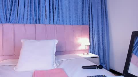 Snapshot of x_milu chatting on 03-11-25, 12:00 x_milu online show from 03-11-25, 12:00