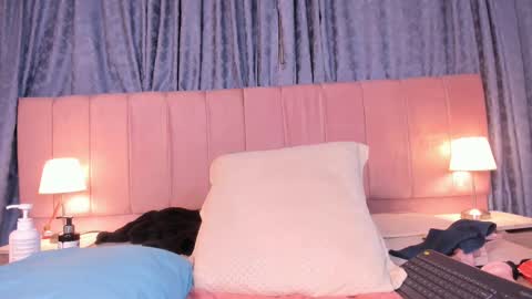 Snapshot of x_milu chatting on 03-12-25, 12:20 x_milu online show from 03-12-25, 12:20