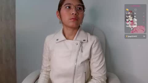 Snapshot of xaander_ chatting on 12-18-25, 03:23 aurora online show from 12-18-25, 03:23