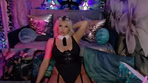 Snapshot of xalexax chatting on 02-13-25, 08:45 sooo hey im Sperm Mystik from Fuckistan i want you full my all holes bcs i have penis fever online show from 02-13-25, 08:45